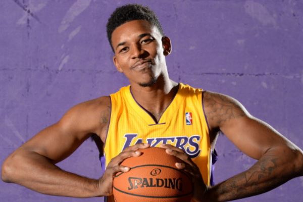 的侧翼参与 的侧翼参与